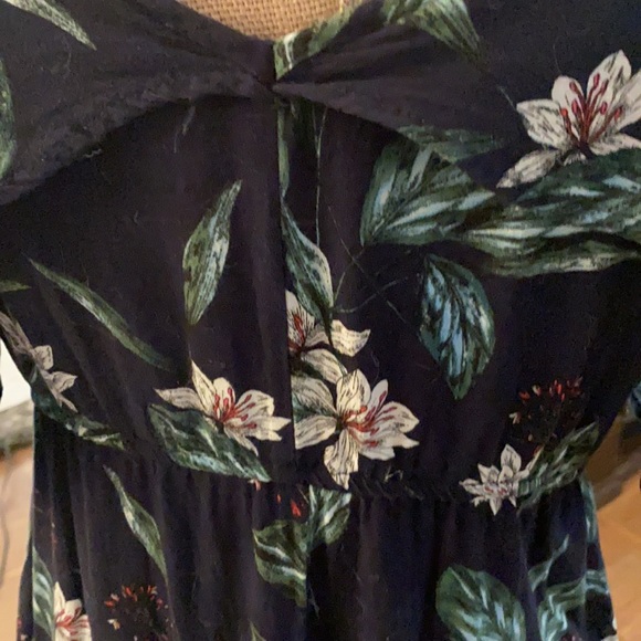 Cotton-On beautiful, comfortable long beautiful floral asymmetrical dress - Picture 8 of 16